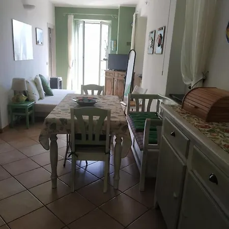Tra Le Cicale A Due Passi Dal Mare Apartman